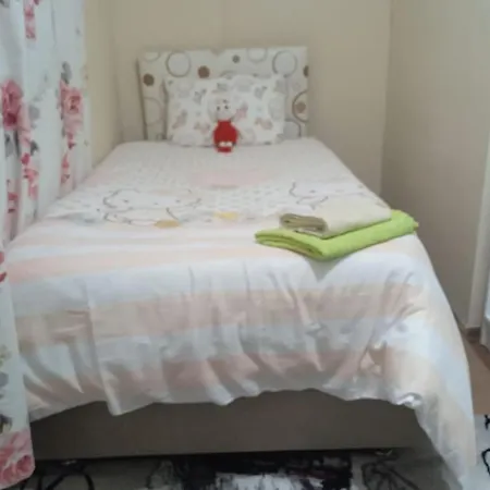 Apartment Kpz Flats - Cheap Staying Sleeping Place *